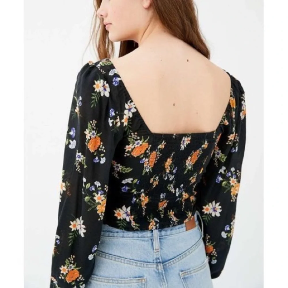 Urban Outfitters Black Floral Rosalind Puff Sleeve Crop Top - Picture 4 of 14